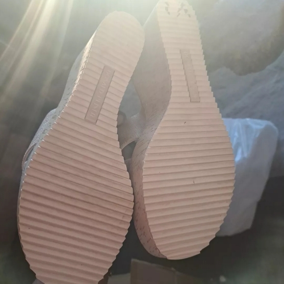 Donald J. Pliner Womens Ideala Beige Peep Toe Wedge Sandals Shoes 9 - Picture 3 of 4